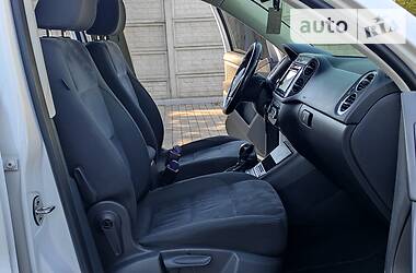 Внедорожник / Кроссовер Volkswagen Tiguan 2012 в 