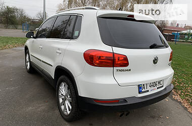 Внедорожник / Кроссовер Volkswagen Tiguan 2015 в Киеве