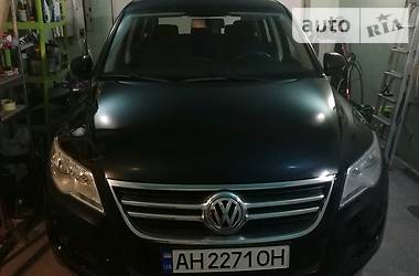 Внедорожник / Кроссовер Volkswagen Tiguan 2010 в Мариуполе