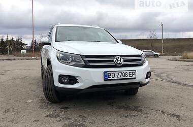 Внедорожник / Кроссовер Volkswagen Tiguan 2015 в Харькове