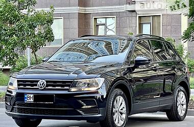 Внедорожник / Кроссовер Volkswagen Tiguan 2017 в 