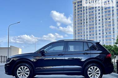 Внедорожник / Кроссовер Volkswagen Tiguan 2017 в 