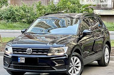 Внедорожник / Кроссовер Volkswagen Tiguan 2017 в 