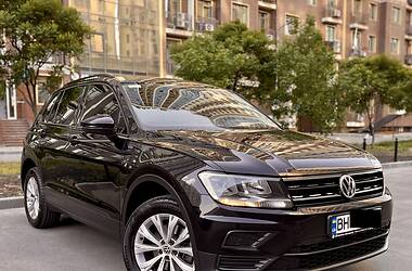 Внедорожник / Кроссовер Volkswagen Tiguan 2017 в 