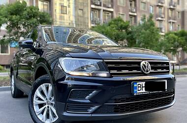 Внедорожник / Кроссовер Volkswagen Tiguan 2017 в 