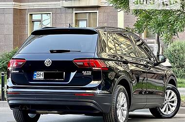 Внедорожник / Кроссовер Volkswagen Tiguan 2017 в 