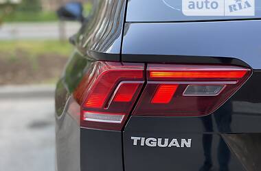 Внедорожник / Кроссовер Volkswagen Tiguan 2017 в 