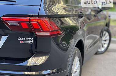 Внедорожник / Кроссовер Volkswagen Tiguan 2017 в 