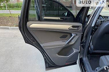 Внедорожник / Кроссовер Volkswagen Tiguan 2017 в 