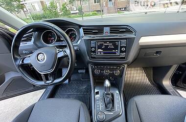 Внедорожник / Кроссовер Volkswagen Tiguan 2017 в 