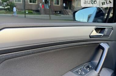 Внедорожник / Кроссовер Volkswagen Tiguan 2017 в 