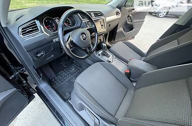 Внедорожник / Кроссовер Volkswagen Tiguan 2017 в 