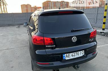 Внедорожник / Кроссовер Volkswagen Tiguan 2015 в 