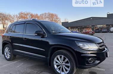 Внедорожник / Кроссовер Volkswagen Tiguan 2015 в 