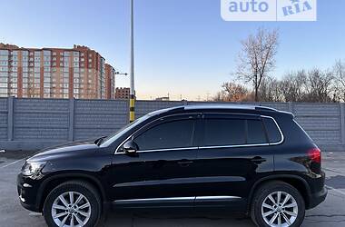 Внедорожник / Кроссовер Volkswagen Tiguan 2015 в 