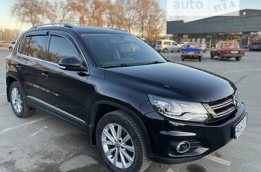 Внедорожник / Кроссовер Volkswagen Tiguan 2015 в 