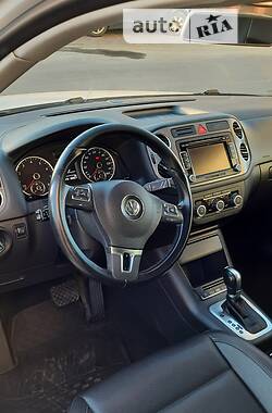 Внедорожник / Кроссовер Volkswagen Tiguan 2010 в Киеве