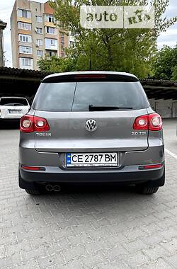 Внедорожник / Кроссовер Volkswagen Tiguan 2010 в Черновцах