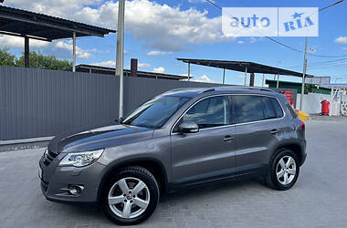 Внедорожник / Кроссовер Volkswagen Tiguan 2010 в Тернополе