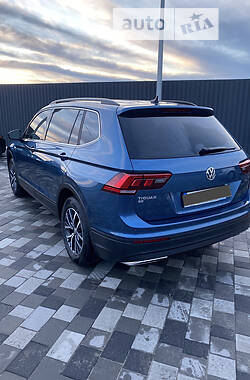 Внедорожник / Кроссовер Volkswagen Tiguan 2019 в 
