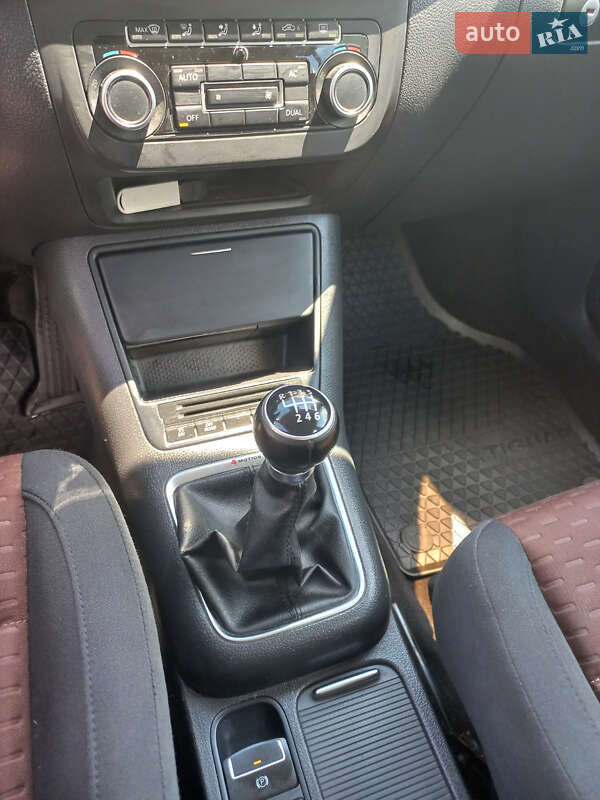 Внедорожник / Кроссовер Volkswagen Tiguan 2011 в Полтаве