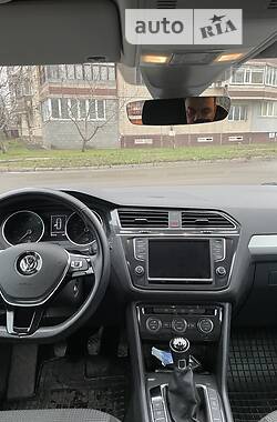 Позашляховик / Кросовер Volkswagen Tiguan 2016 в Кривому Розі