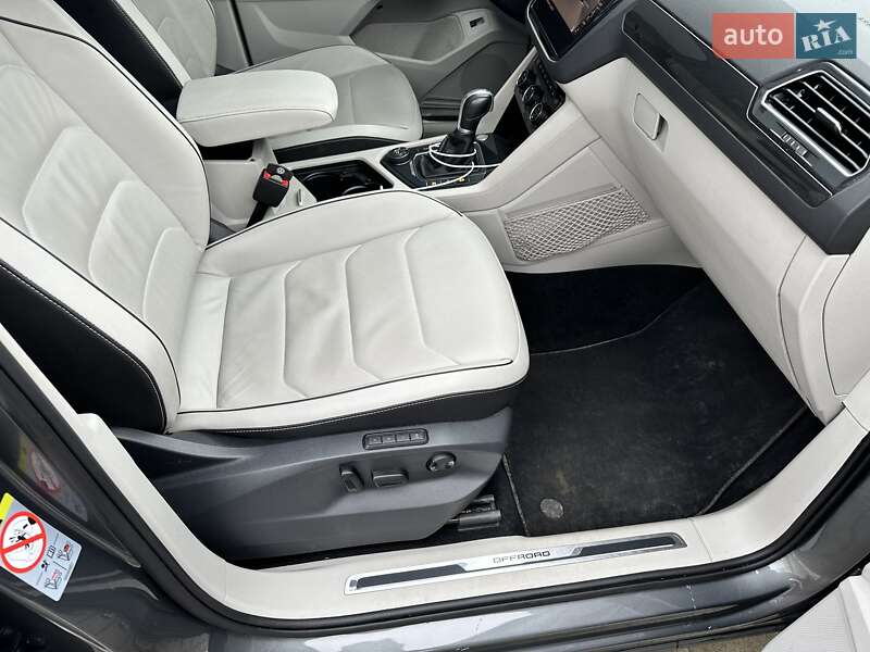 Позашляховик / Кросовер Volkswagen Tiguan 2017 в Києві