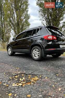 Внедорожник / Кроссовер Volkswagen Tiguan 2010 в Лебедине