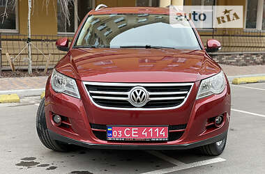 Внедорожник / Кроссовер Volkswagen Tiguan 2011 в Софиевской Борщаговке