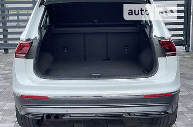 Позашляховик / Кросовер Volkswagen Tiguan 2018 в 