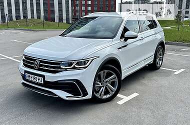 Позашляховик / Кросовер Volkswagen Tiguan 2023 в 