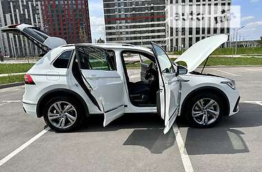 Позашляховик / Кросовер Volkswagen Tiguan 2023 в 