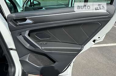 Позашляховик / Кросовер Volkswagen Tiguan 2023 в 