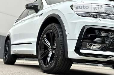 Внедорожник / Кроссовер Volkswagen Tiguan 2020 в 