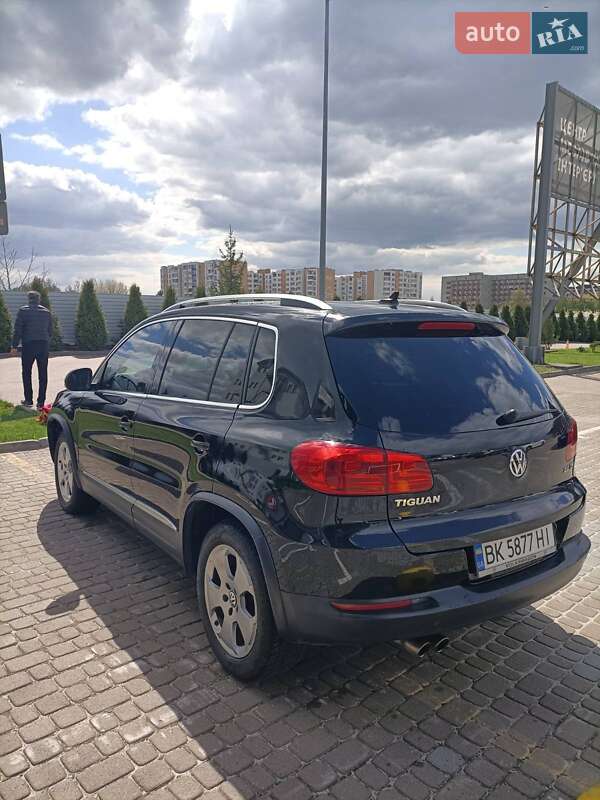 Внедорожник / Кроссовер Volkswagen Tiguan 2011 в Бродах