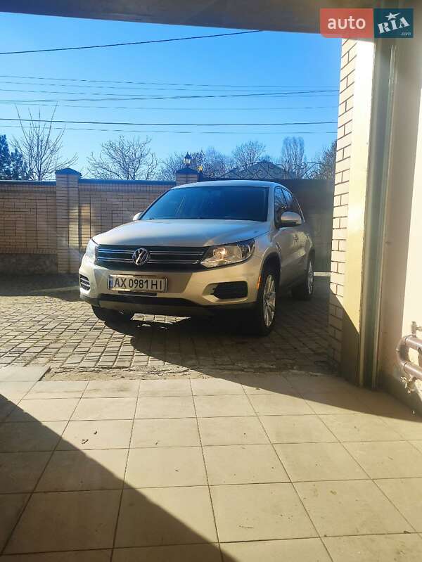 Внедорожник / Кроссовер Volkswagen Tiguan 2014 в Харькове
