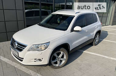 Внедорожник / Кроссовер Volkswagen Tiguan 2010 в Тячеве