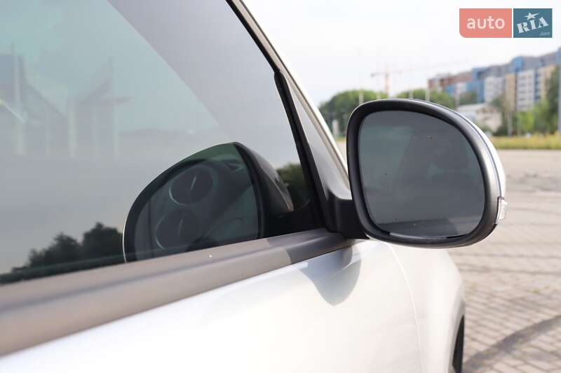 Внедорожник / Кроссовер Volkswagen Tiguan 2011 в Львове