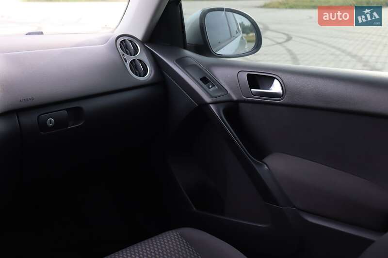 Внедорожник / Кроссовер Volkswagen Tiguan 2011 в Львове