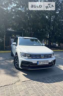 Внедорожник / Кроссовер Volkswagen Tiguan 2019 в Новоукраинке