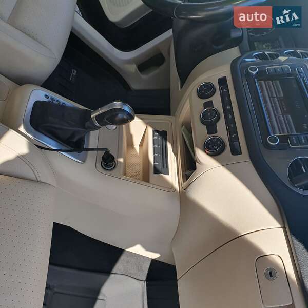 Внедорожник / Кроссовер Volkswagen Tiguan 2015 в Каменец-Подольском