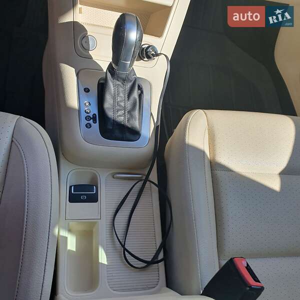 Внедорожник / Кроссовер Volkswagen Tiguan 2015 в Каменец-Подольском