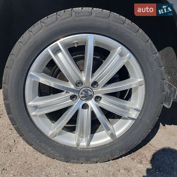Внедорожник / Кроссовер Volkswagen Tiguan 2015 в Каменец-Подольском