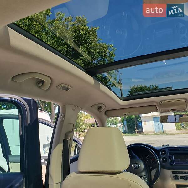 Внедорожник / Кроссовер Volkswagen Tiguan 2015 в Каменец-Подольском