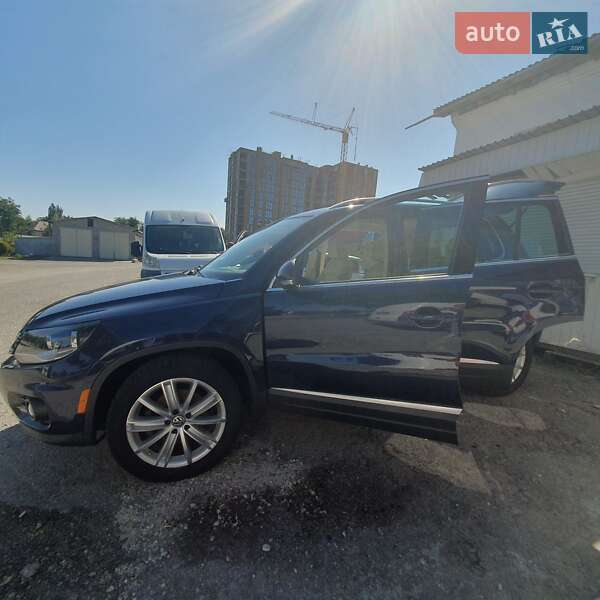 Внедорожник / Кроссовер Volkswagen Tiguan 2015 в Каменец-Подольском