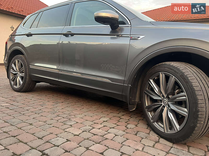 Позашляховик / Кросовер Volkswagen Tiguan 2017 в Чернівцях