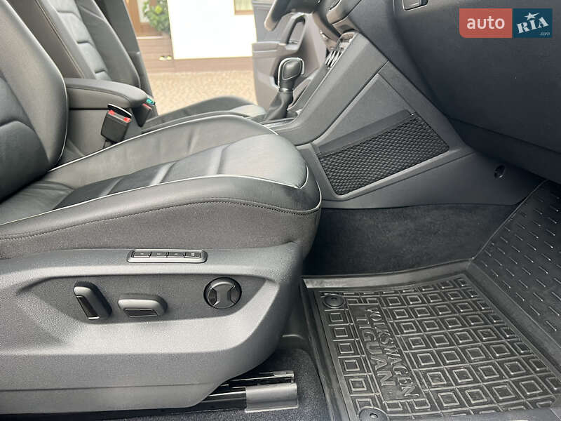 Позашляховик / Кросовер Volkswagen Tiguan 2017 в Чернівцях