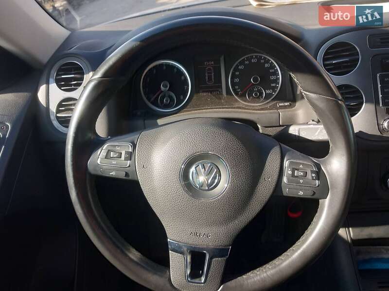 Внедорожник / Кроссовер Volkswagen Tiguan 2011 в Первомайске