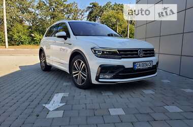 Позашляховик / Кросовер Volkswagen Tiguan 2016 в 