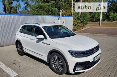 Позашляховик / Кросовер Volkswagen Tiguan 2016 в 